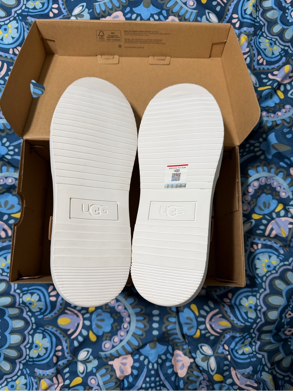 NWT UGG Alameda Slip-On in Chestnut with White Sole - Picture 5 of 10